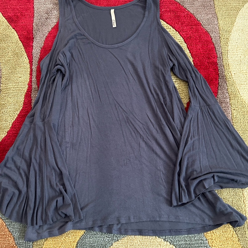 10 for $15 Elan Grey Stretchy Belle Sleeve Open Shoulder Top Size Medium